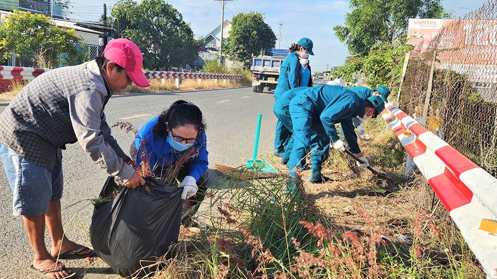 TP. Châu Đốc xuất quân thực hiện các công trình “Tết quân - dân” năm 2023
