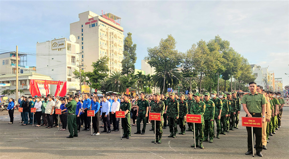 TP. Châu Đốc xuất quân thực hiện các công trình “Tết quân - dân” năm 2023