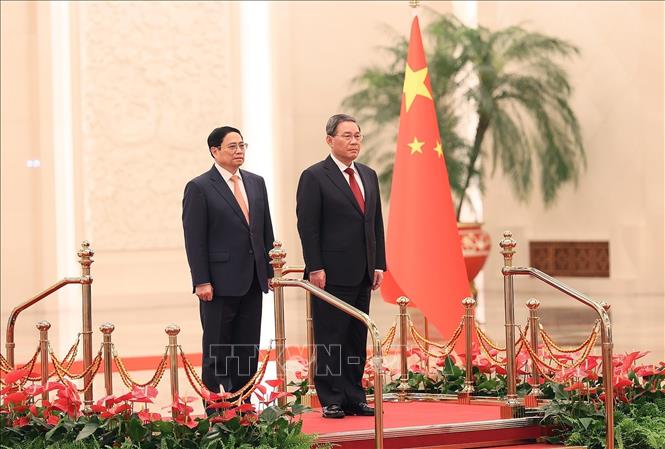 Thủ tướng Lý Cường chủ trì Lễ đón Thủ tướng Phạm Minh Chính thăm chính thức Trung Quốc