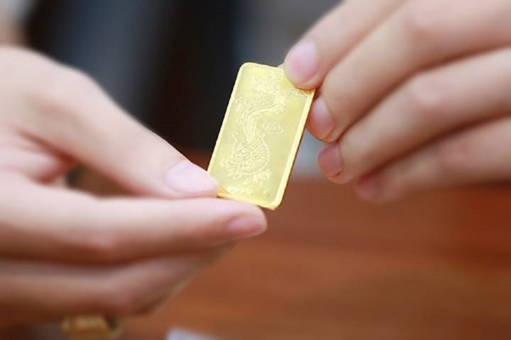 Giá vàng hôm nay 23/7: Trong nước giảm theo thế giới