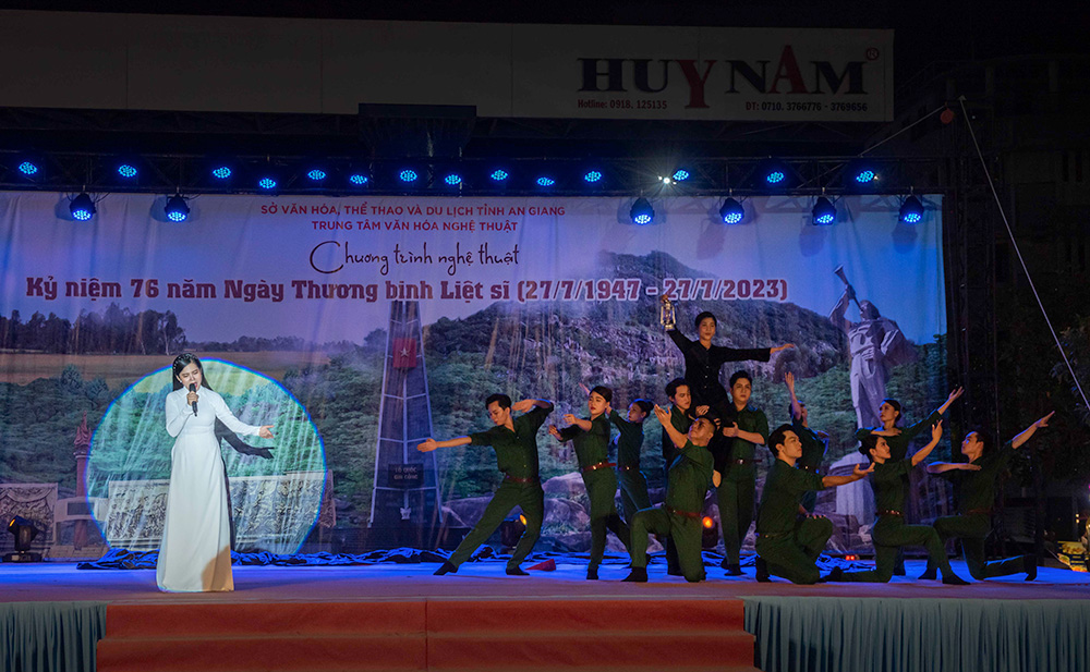 Biểu diễn Chương trình nghệ thuật kỷ niệm 76 năm Ngày Thương binh - Liệt sĩ (27/7/1947 – 27/7/2023)
