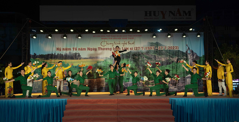 Biểu diễn Chương trình nghệ thuật kỷ niệm 76 năm Ngày Thương binh - Liệt sĩ (27/7/1947 – 27/7/2023)
