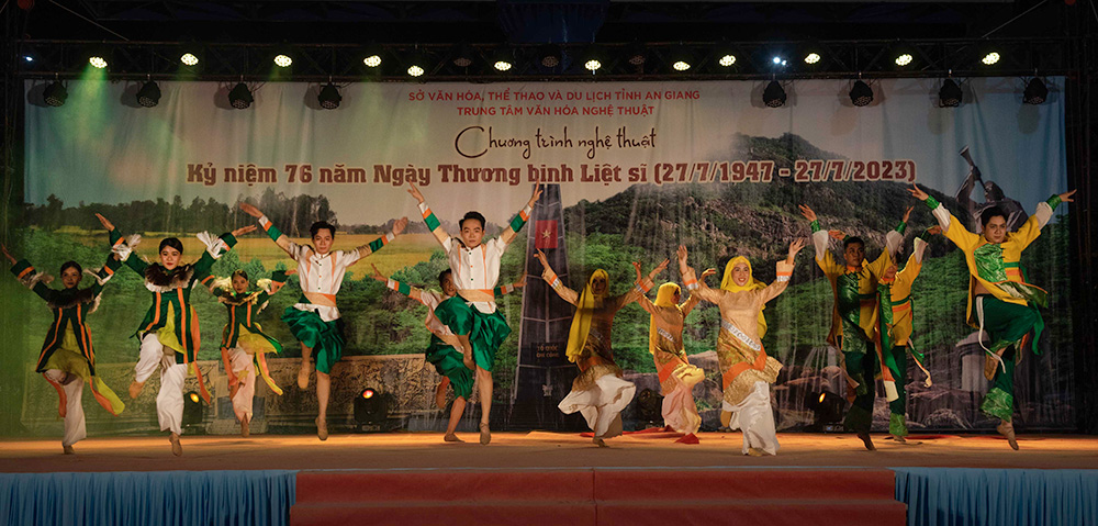 Biểu diễn Chương trình nghệ thuật kỷ niệm 76 năm Ngày Thương binh - Liệt sĩ (27/7/1947 – 27/7/2023)