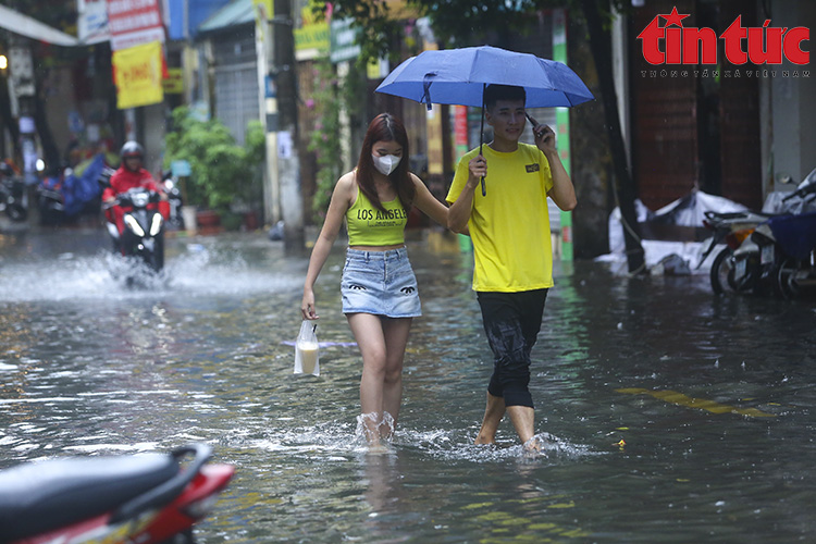 Thời tiết ngày 16/8: Bắc Bộ mưa dông, Trung Bộ nắng nóng