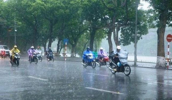 Nhiều khu vực trên cả nước có mưa dông, có nơi mưa rất to