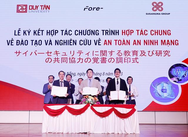 40 sinh viên ĐH Duy Tân được trả 400 - 800 USD/tháng qua hợp tác với Fore - Ảnh 1.