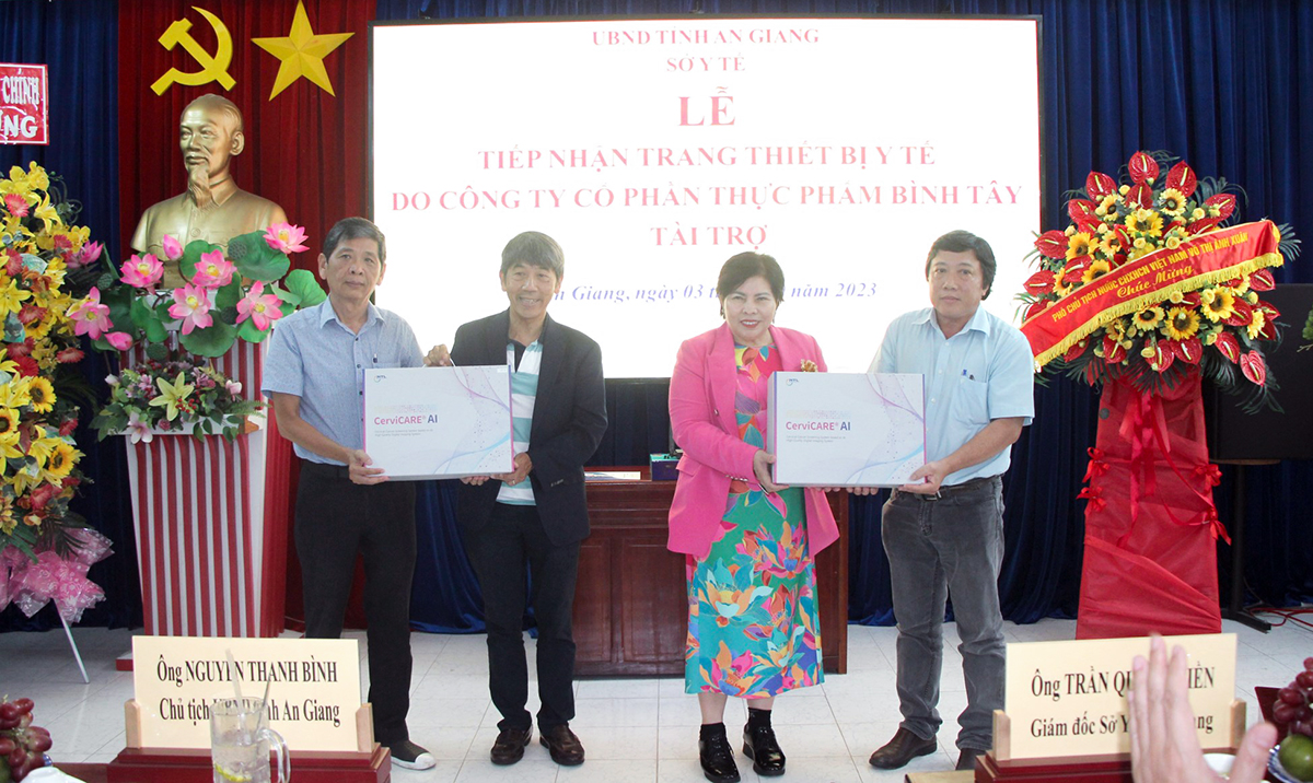 Công ty Cổ phần Thực phẩm Bình Tây tài trợ An Giang 2 máy tầm soát ung thư và 20 căn nhà, trị giá trên 1,5 tỷ đồng