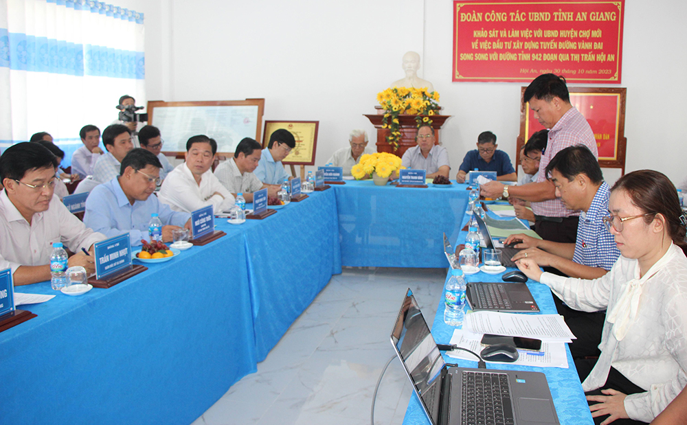 Chủ tịch UBND tỉnh An Giang Nguyễn Thanh Bình khảo sát đường vành đai song song tuyến Đường tỉnh 942