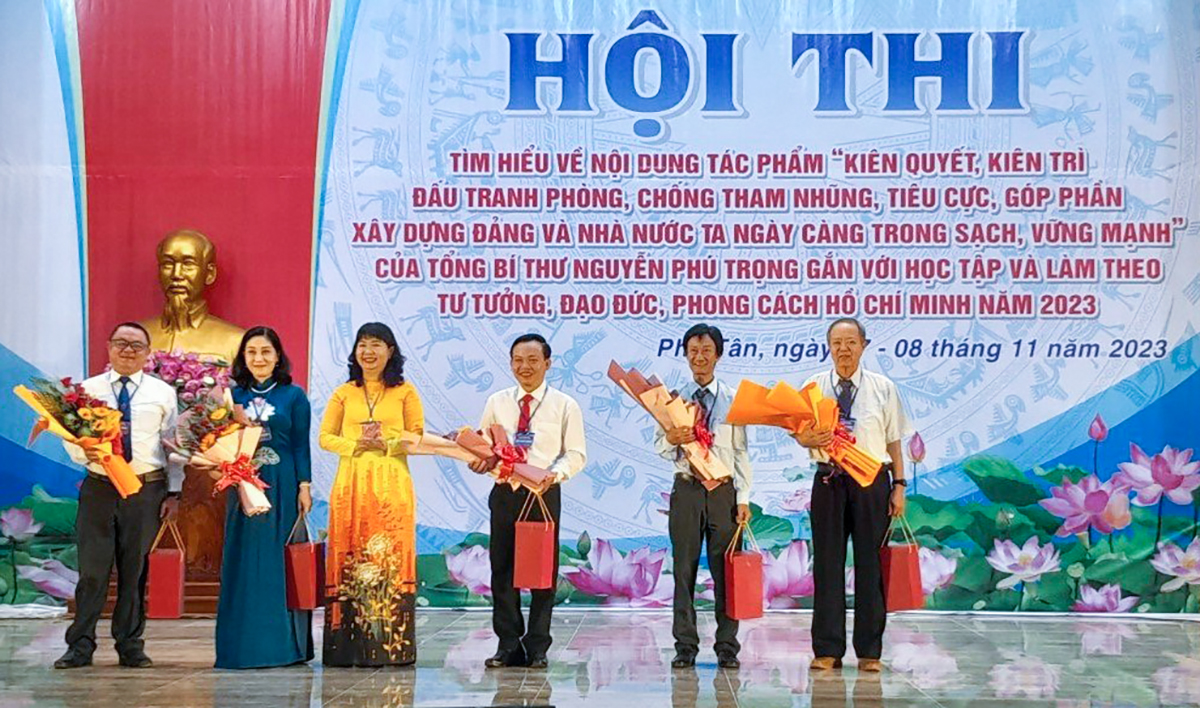 Huyện ủy Phú Tân khai mạc Hội thi tìm hiểu tác phẩm của Tổng Bí thư Nguyễn Phú Trọng gắn với học tập và làm theo tư tưởng, đạo đức, phong cách Hồ Chí Minh