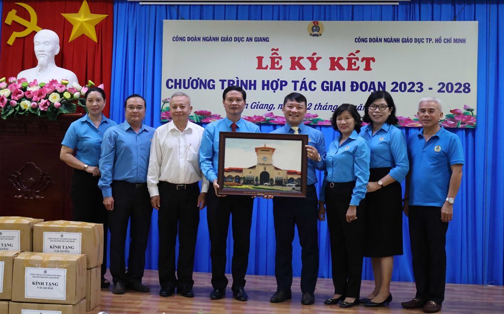 Công đoàn ngành Giáo dục tỉnh An Giang ký kết hợp tác với Công đoàn ngành Giáo dục TP. Hồ Chí Minh