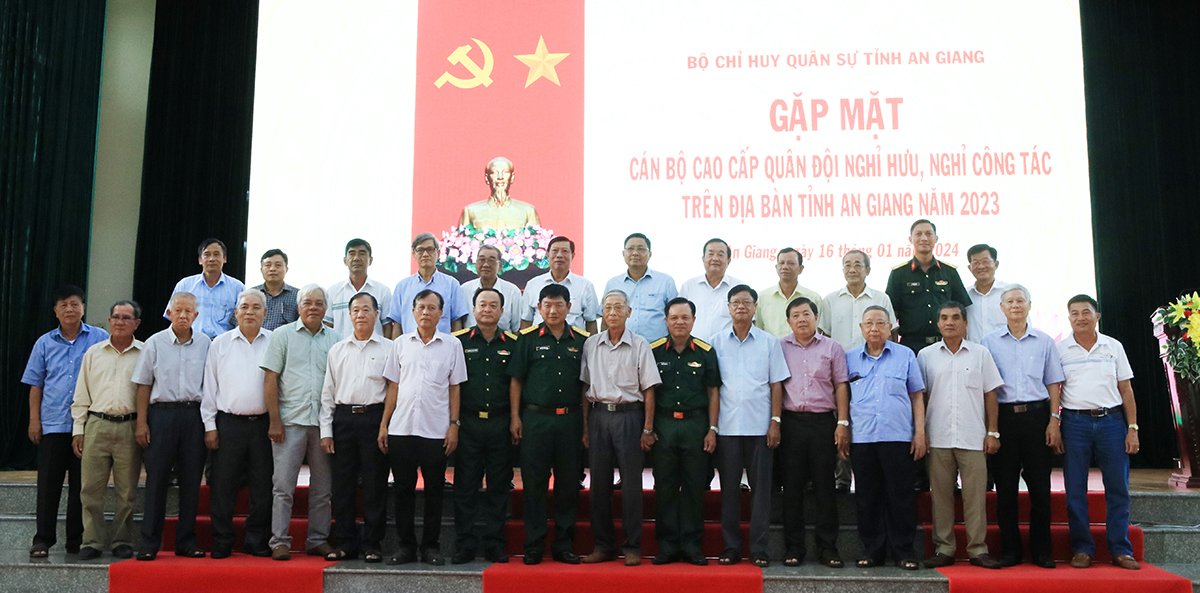 Gặp mặt cán bộ cao cấp quân đội nghỉ hưu, nghỉ công tác