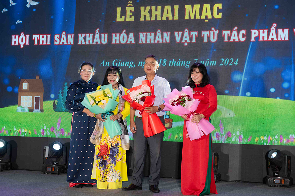 Khai mạc Hội thi Sân khấu hoá nhân vật từ tác phẩm văn học