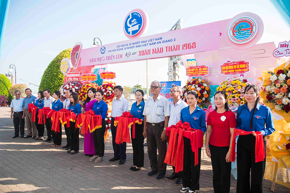 Khai mạc triển lãm ảnh “Ký ức Xuân Mậu Thân 1968”