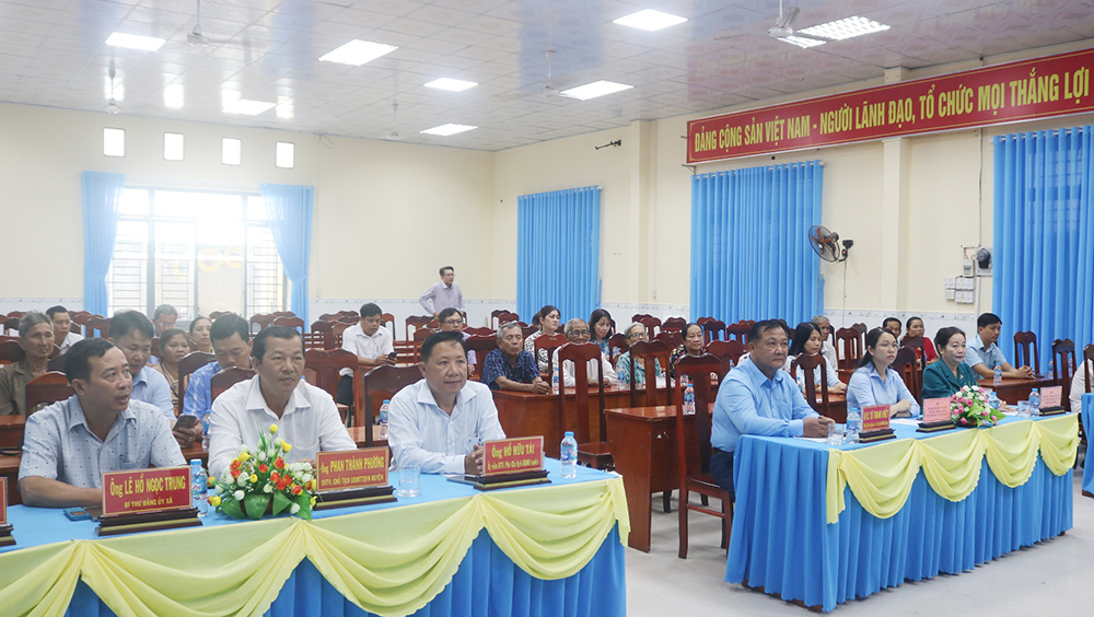 Châu Thành bàn giao 10 căn nhà Đại đoàn kết