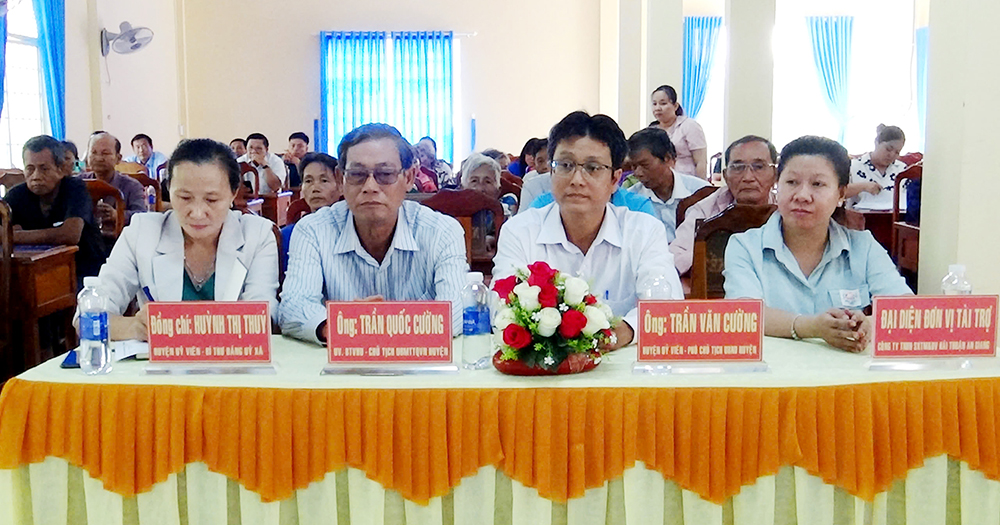 Xã Lương An Trà bàn giao 24 căn nhà thuộc Chương trình xóa nhà tạm, nhà dột nát