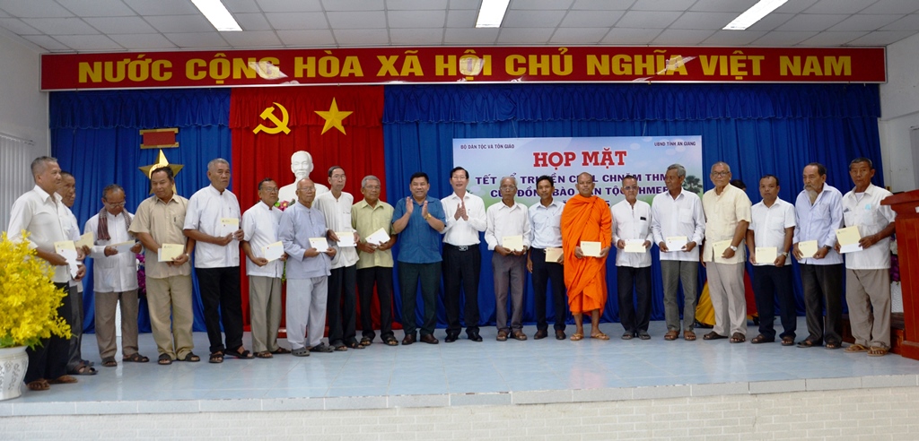 Chăm lo đời sống đồng bào dân tộc thiểu số