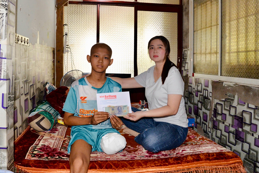 Trao hơn 41 triệu đồng từ bạn đọc ủng hộ các hoàn cảnh khó khăn