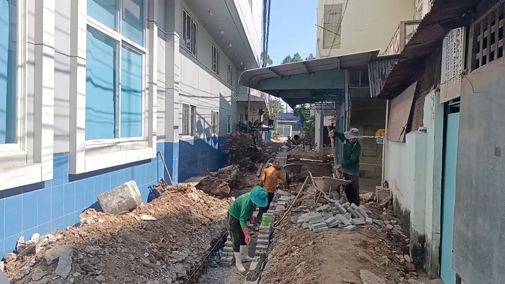 Nâng cấp hẻm ở Long Thạnh