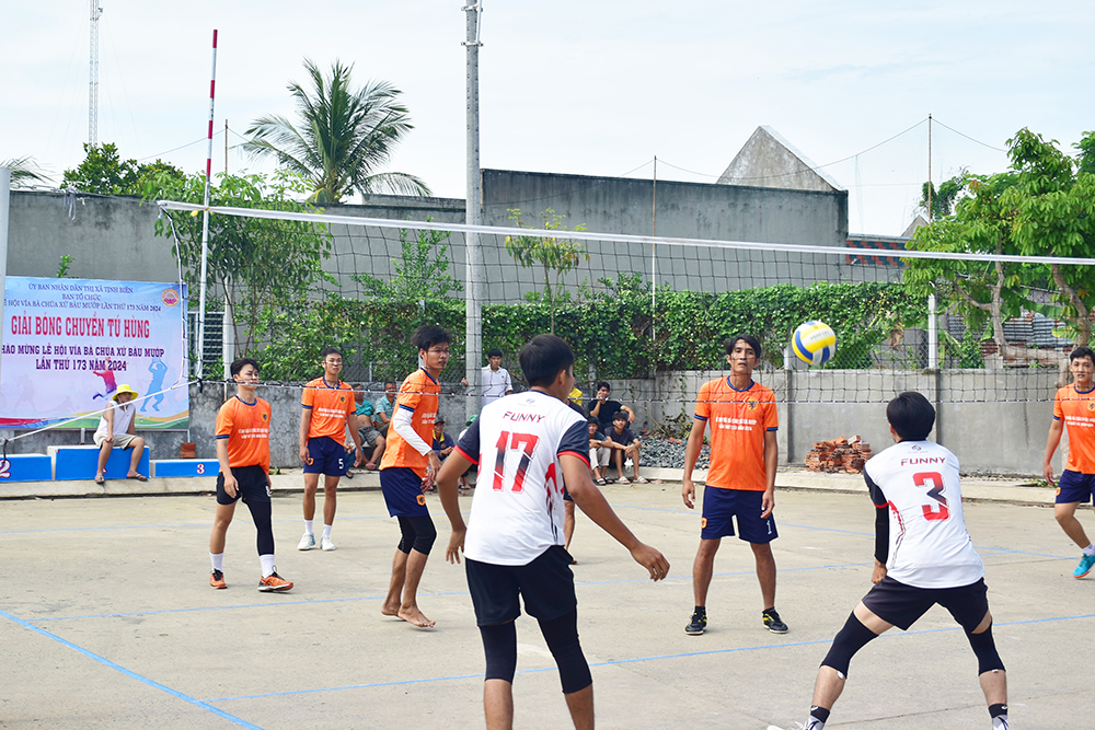 Thể thao gắn liền lễ hội