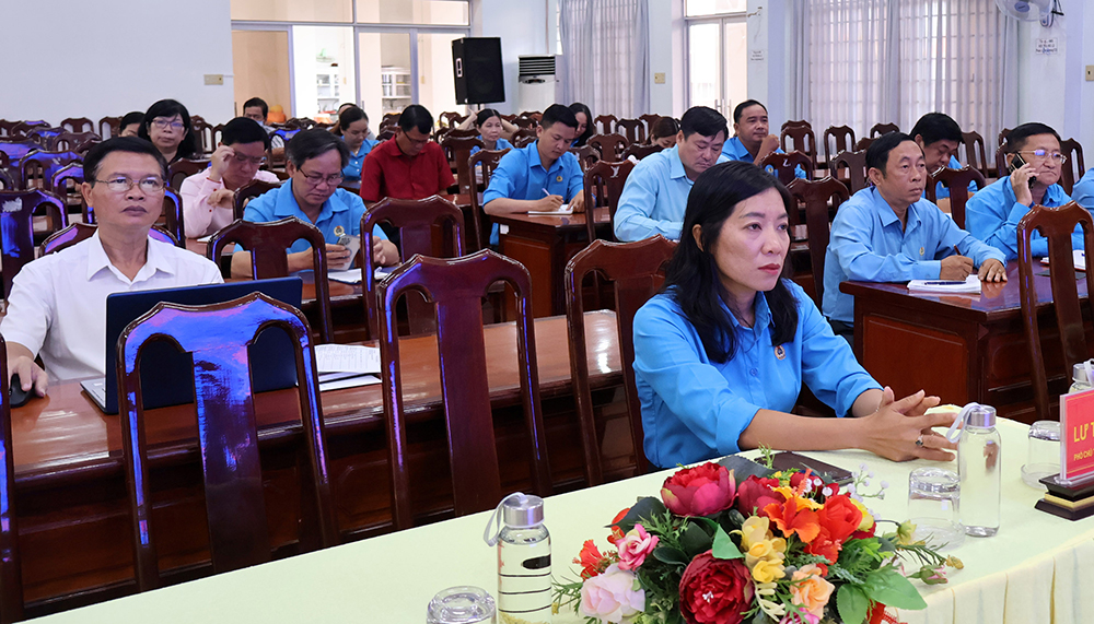 Liên đoàn Lao động tỉnh quán triệt tinh thần bảo vệ nền tảng tư tưởng của Đảng
