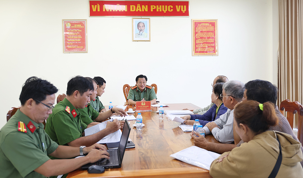 Giám đốc Công an tỉnh An Giang giải đáp kiến nghị, phản ánh của công dân