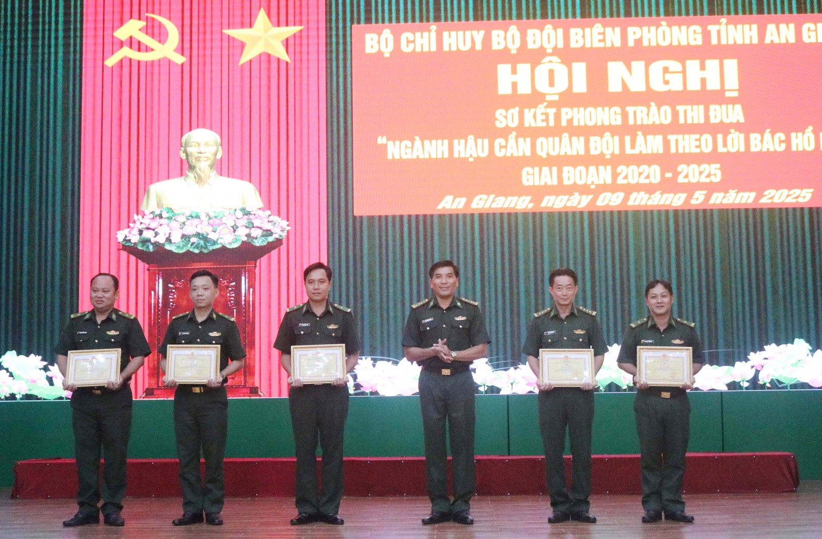 Sơ kết phong trào thi đua “Ngành hậu cần quân đội làm theo lời Bác Hồ dạy”