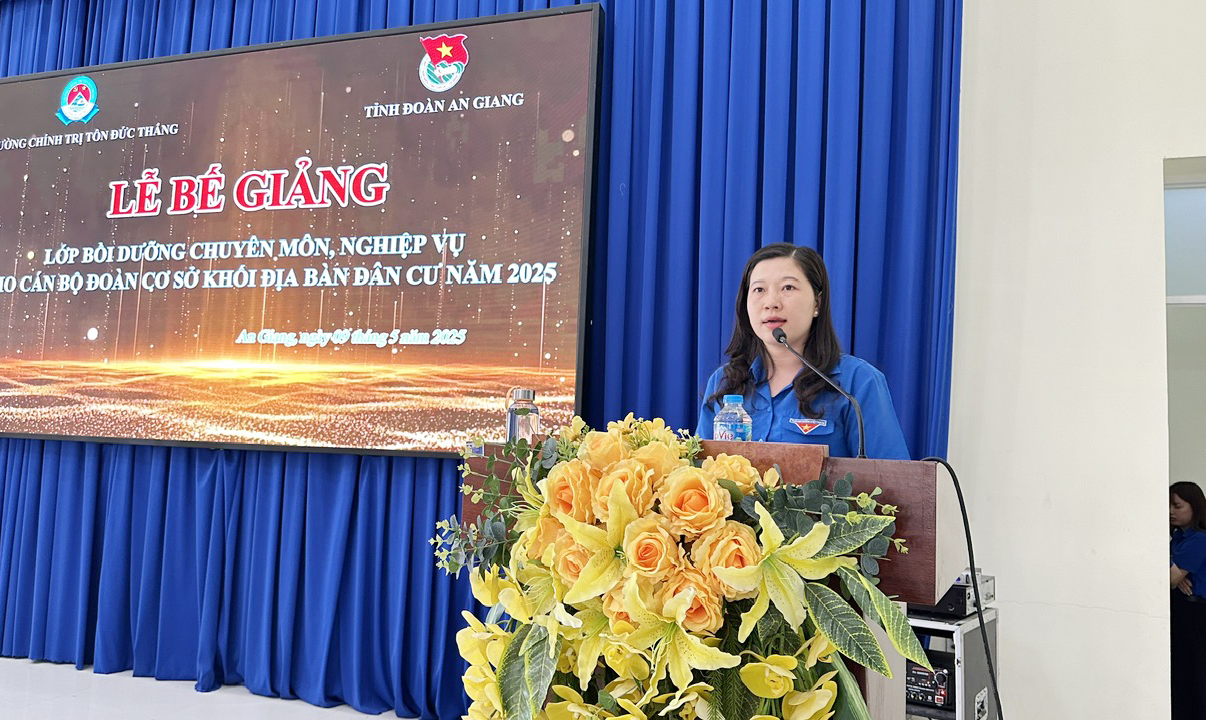 Bế giảng lớp bồi dưỡng nghiệp vụ cán bộ Đoàn cơ sở khối địa bàn dân cư