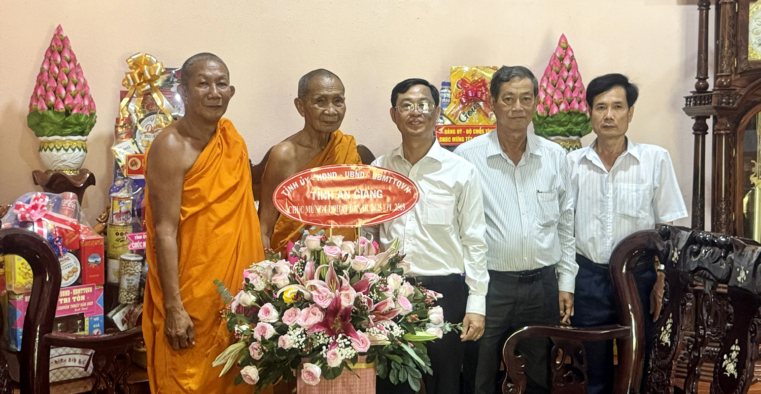 UBMTTQVN tỉnh An Giang chúc mừng đại lễ Phật đản tại huyện Tri Tôn