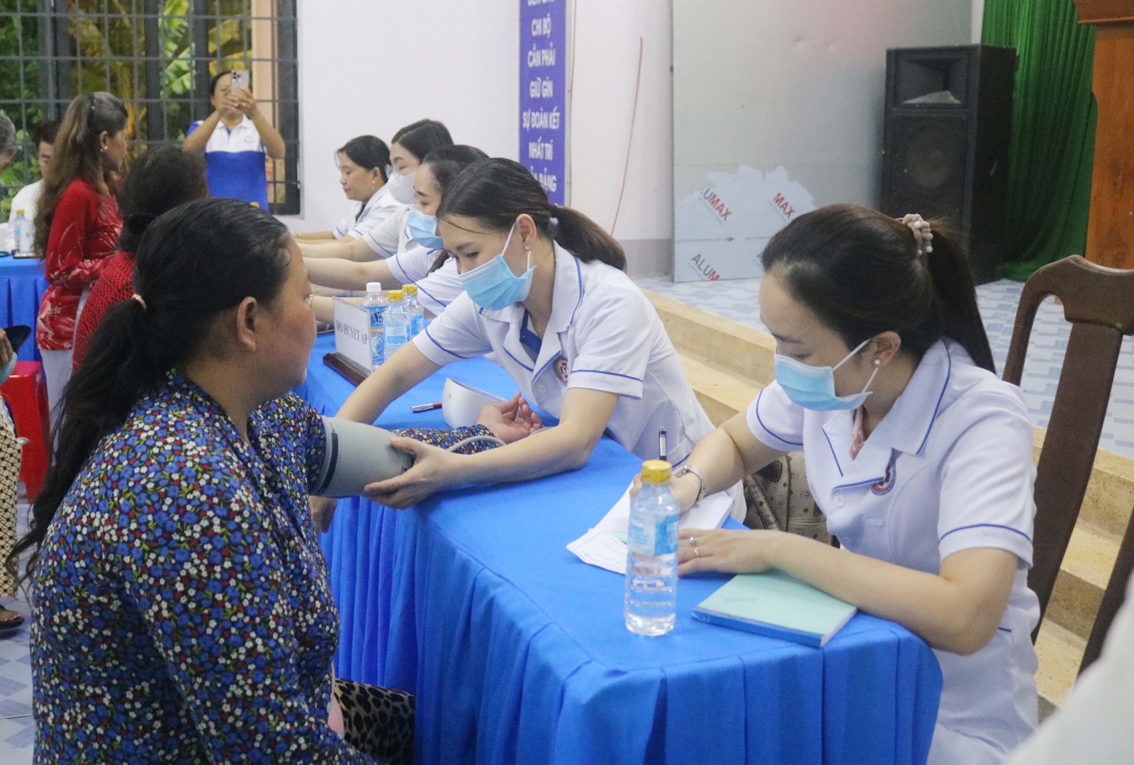 400 hộ nghèo, gia đình chính sách huyện Châu Phú được khám bệnh miễn phí