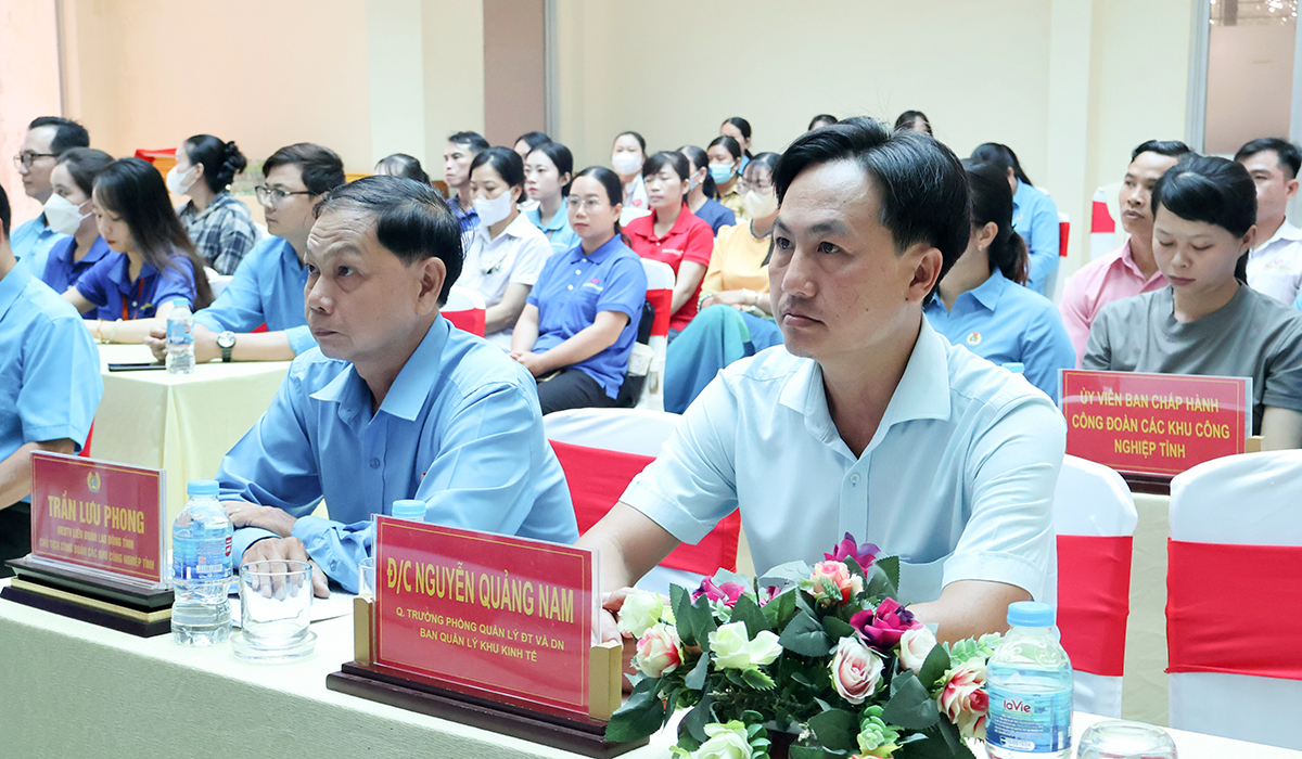 Công đoàn các khu công nghiệp tỉnh biểu dương công nhân lao động giỏi, lao động sáng tạo