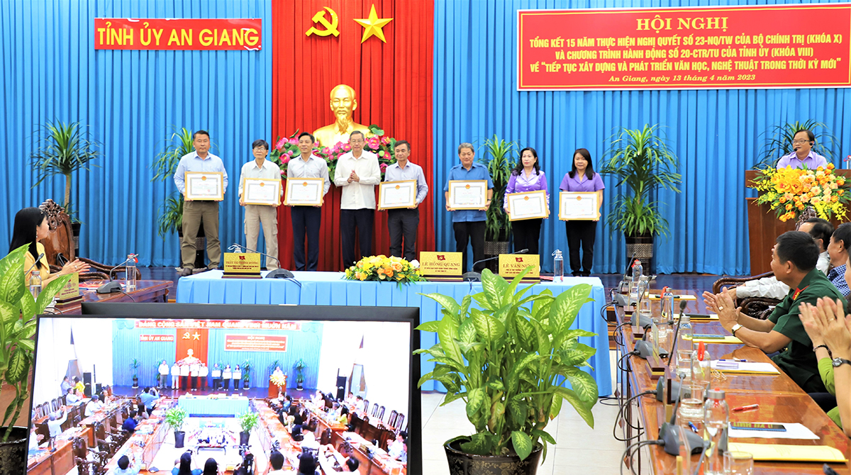 Khơi dậy mạch nguồn văn học, nghệ thuật