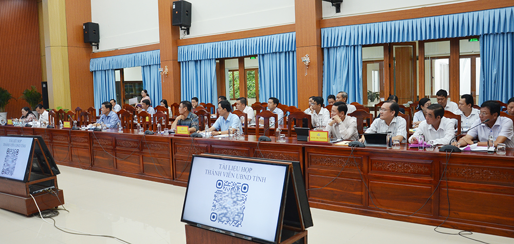 Chủ tịch UBND tỉnh An Giang Hồ Văn Mừng chủ trì họp thành viên UBND tỉnh
