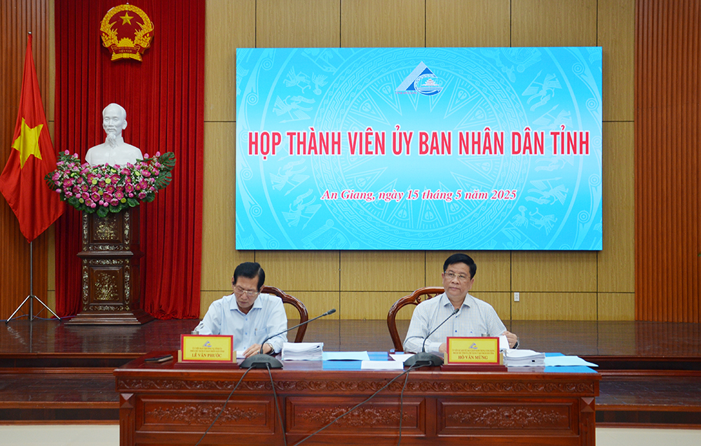 Chủ tịch UBND tỉnh An Giang Hồ Văn Mừng chủ trì họp thành viên UBND tỉnh