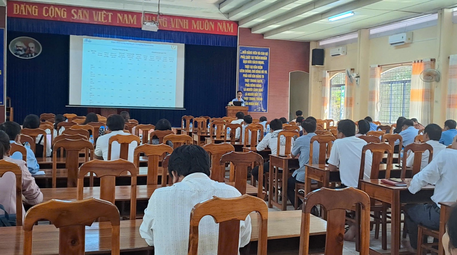 Phú Tân tập huấn về chính quyền điện tử
