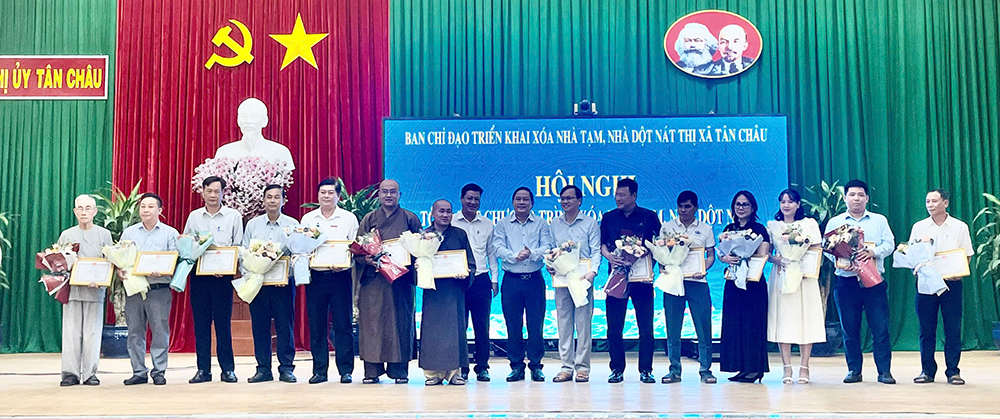 Gần 3.000 căn nhà được khởi công trong chương trình xóa nhà tạm, nhà dột nát