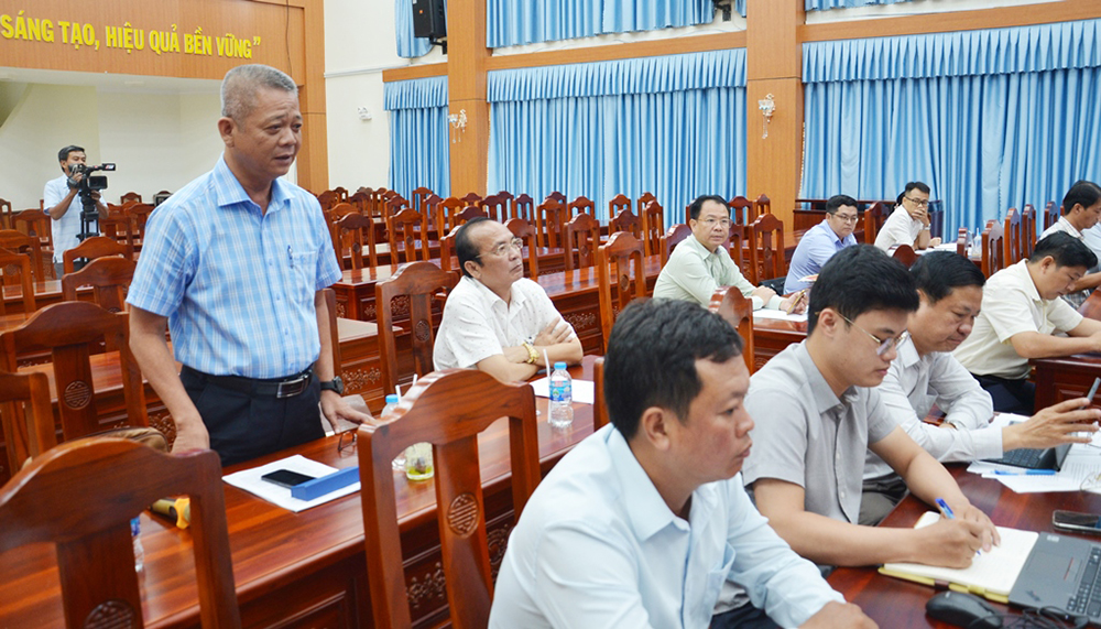 Chủ tịch UBND tỉnh An Giang Hồ Văn Mừng chủ trì họp thành viên UBND tỉnh