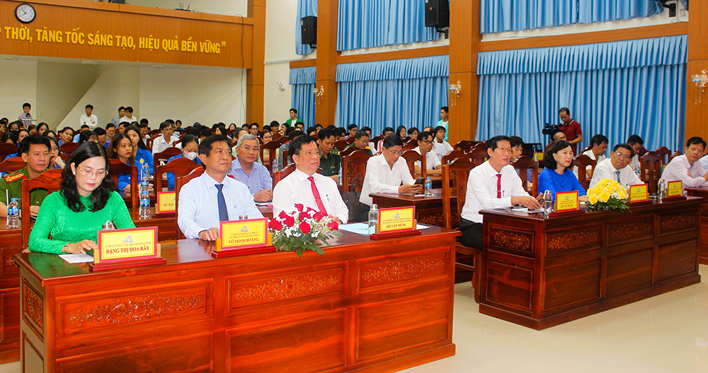 An Giang phát động phong trào "Bình dân học vụ số"