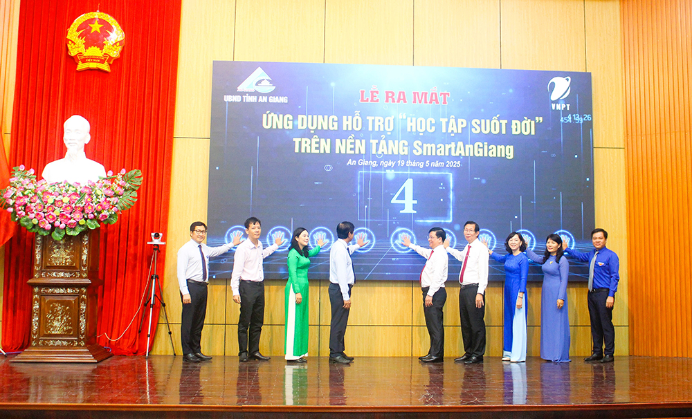 An Giang phát động phong trào "Bình dân học vụ số"
