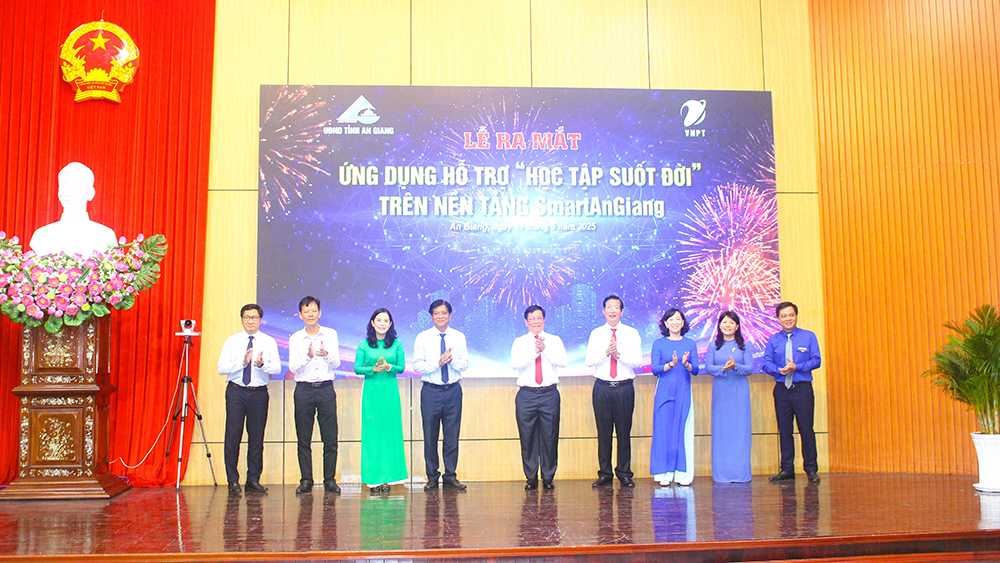 An Giang phát động phong trào "Bình dân học vụ số"