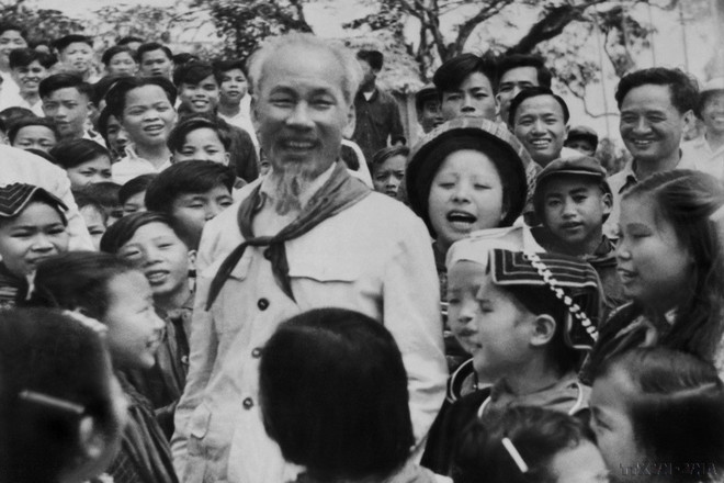 "Bài ca Hồ Chí Minh" vẫn vang mãi trong trái tim bạn bè thế giới