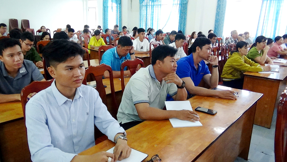 Tri Tôn tổ chức lớp bồi dưỡng đảng viên mới năm 2025