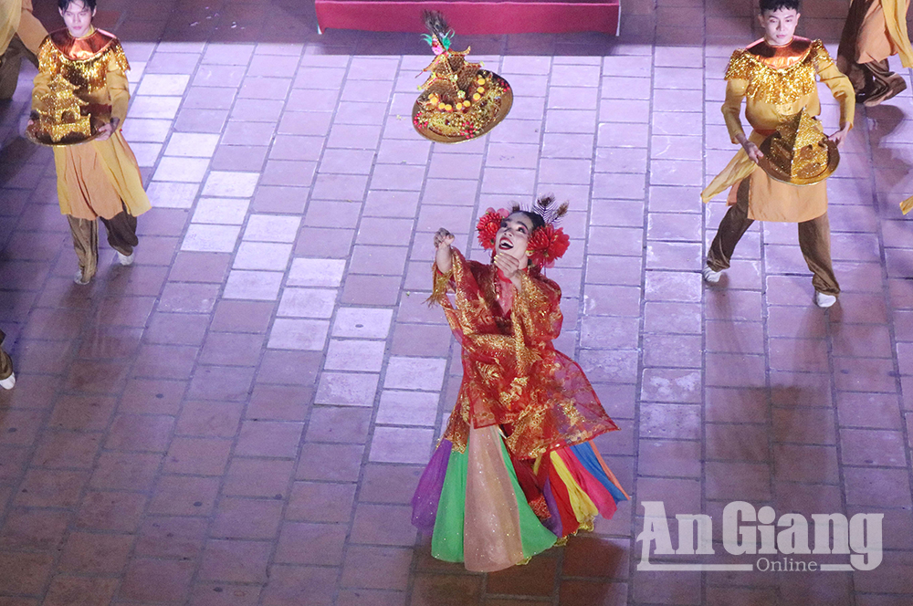 Rước Bà Chúa Xứ về với cộng đồng