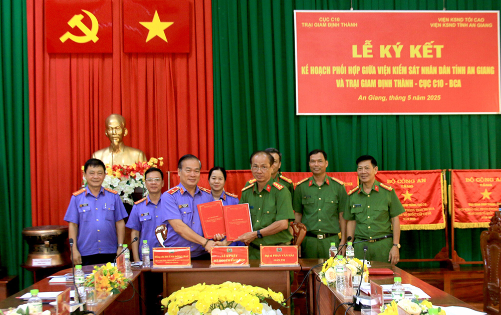 Viện Kiểm sát nhân dân tỉnh An Giang và Trại giam Định Thành ký kết kế hoạch phối hợp