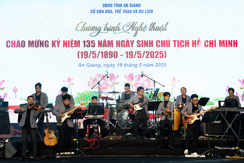 Chương trình nghệ thuật kỷ niệm 135 năm Ngày sinh Chủ tịch Hồ Chí Minh
