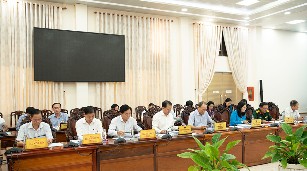 Bí thư Tỉnh ủy An Giang Lê Hồng Quang chủ trì họp Ban Chỉ đạo tỉnh về tổng kết thực hiện Nghị quyết 18-NQ/TW