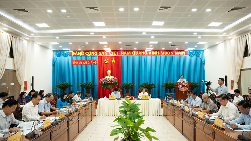 Bí thư Tỉnh ủy An Giang Lê Hồng Quang chủ trì họp Ban Chỉ đạo tỉnh về tổng kết thực hiện Nghị quyết 18-NQ/TW