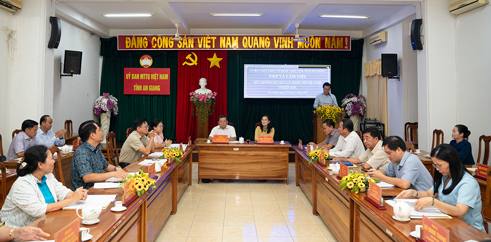 Thảo luận Đề án thành lập tổ chức MTTQVN và các tổ chức chính trị - xã hội, các hội do Đảng và Nhà nước giao nhiệm vụ