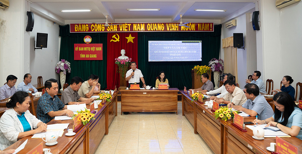 Thảo luận Đề án thành lập tổ chức MTTQVN và các tổ chức chính trị - xã hội, các hội do Đảng và Nhà nước giao nhiệm vụ