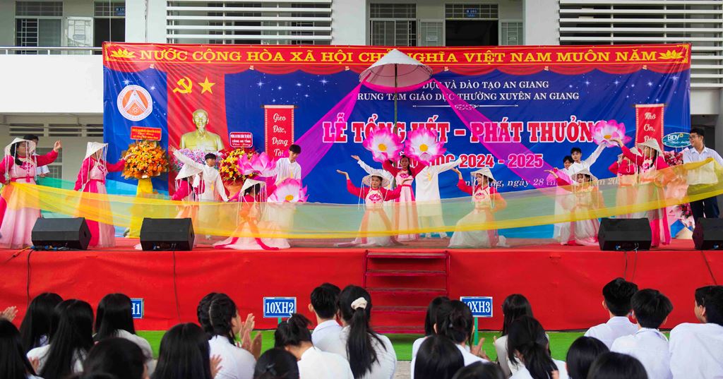 Trung tâm Giáo dục Thường xuyên An Giang tổng kết năm học 2024 - 2025