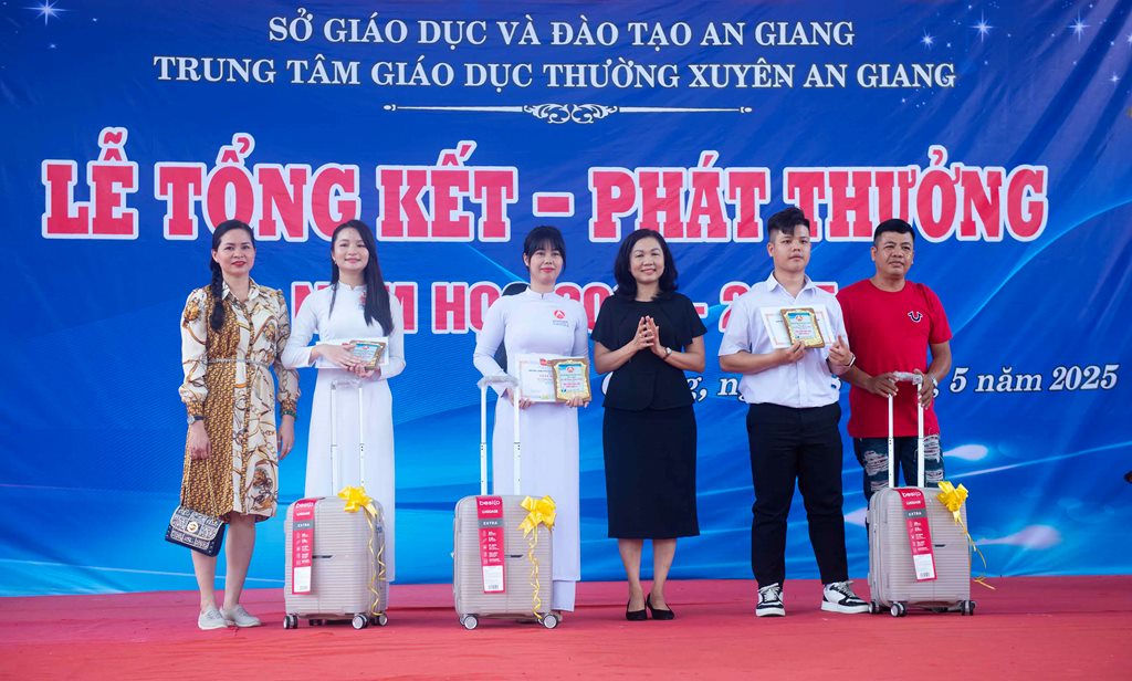 Trung tâm Giáo dục Thường xuyên An Giang tổng kết năm học 2024 - 2025